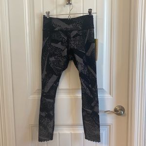 Nwt Lululemon tight stuff tight